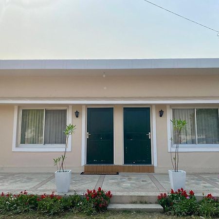 The Bougainvillea Cottage Farmstay Near Dehradun , 2 Bedroom Private Cottage Next To Fields And Orchards With Hill Views מראה חיצוני תמונה