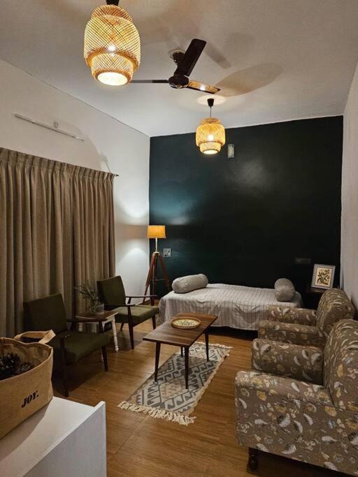 The Bougainvillea Cottage Farmstay Near Dehradun , 2 Bedroom Private Cottage Next To Fields And Orchards With Hill Views מראה חיצוני תמונה