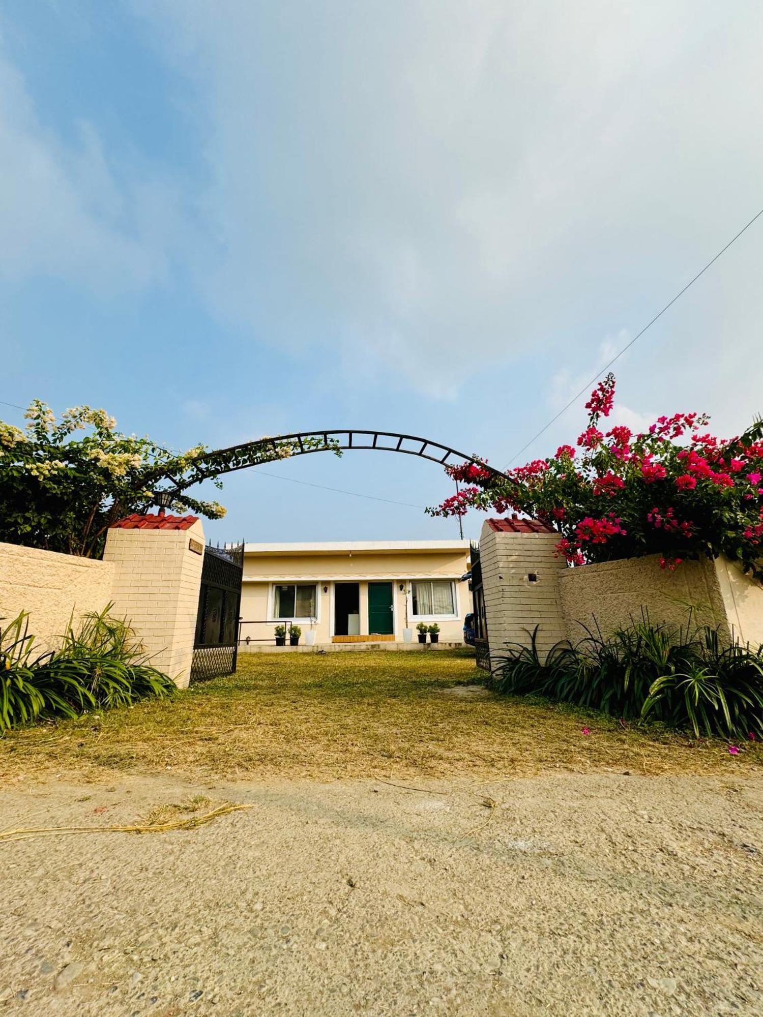 The Bougainvillea Cottage Farmstay Near Dehradun , 2 Bedroom Private Cottage Next To Fields And Orchards With Hill Views מראה חיצוני תמונה